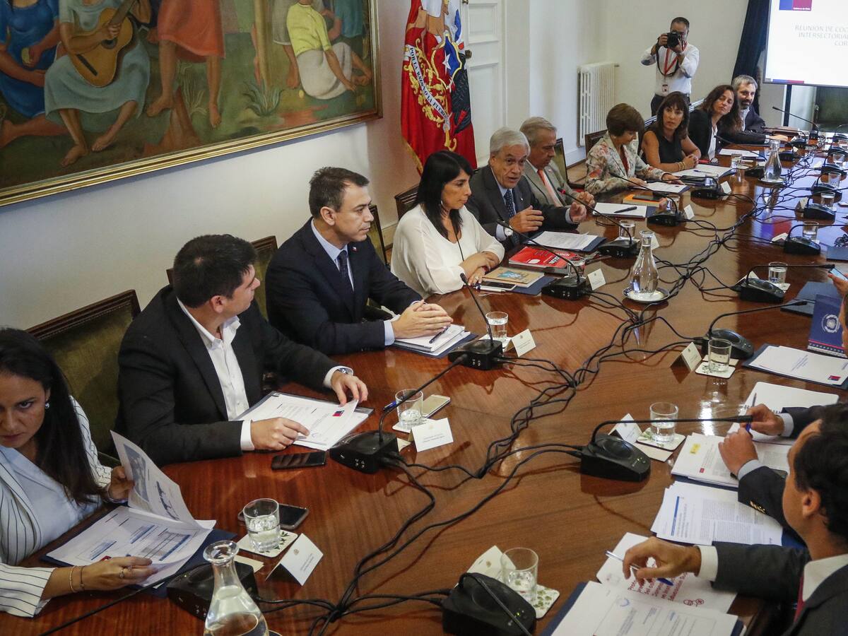 Piñera sostuvo reunión con autoridades en La Moneda por coronavirus