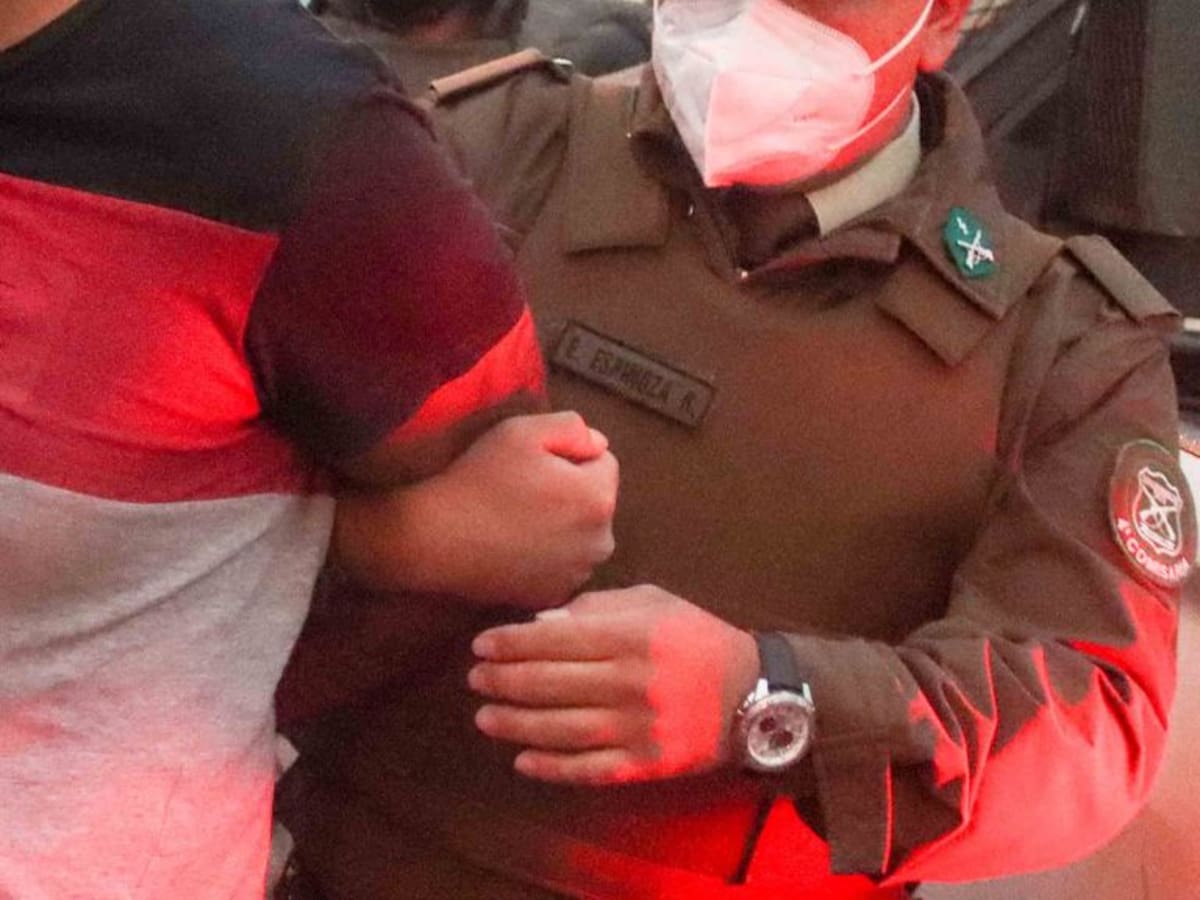 Un hombre es detenido por amenazar con un cuchillo a otro pasajero en el Metro de Santiago