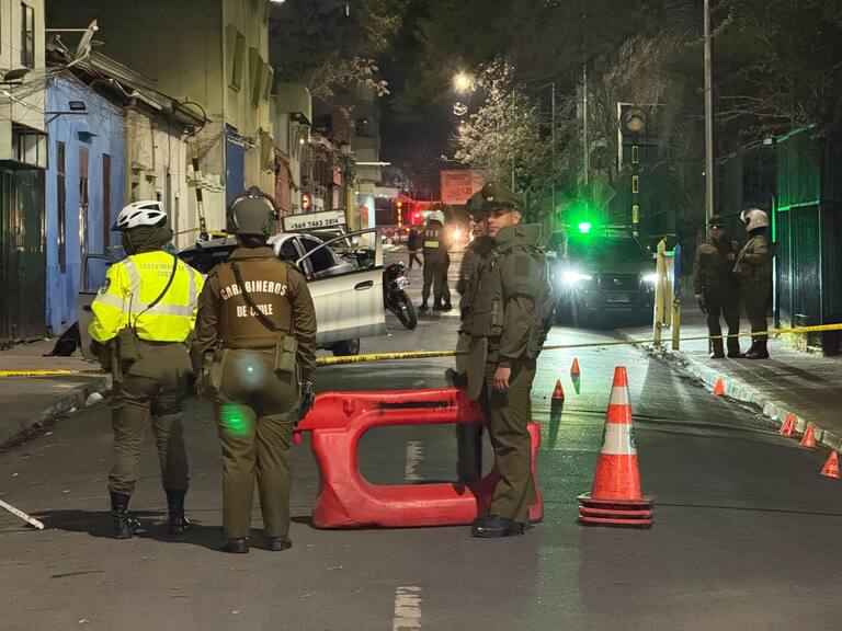 Homicidio frente a liceo en Recoleta: víctima fue baleada mientras estaba dentro de su auto