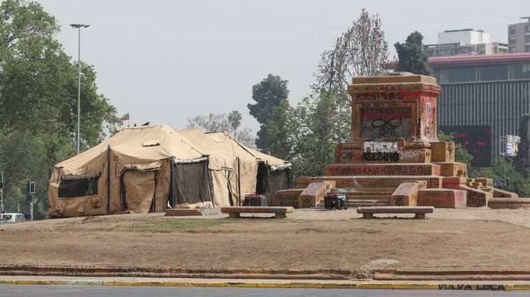 21 de Octubre de 2021 / SANTIAGOBajo una carpa, se realizan trabajos para remover el monumento y el cuerpo del Soldado Desconocido desde su ubicación en Plaza Baquedano y trasladarlo a dependencias del Ejército
FOTO: DIEGO MARTIN/ AGENCIAUNO