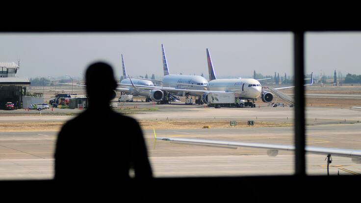 Broma que salió cara: pasajero habló de una bomba en aeropuerto, activó operativo policial y terminó con terrible medida