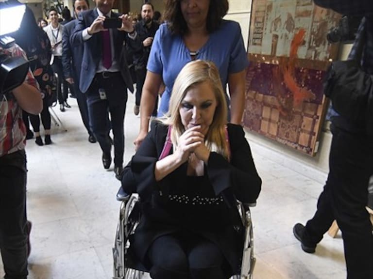 «Cagó a perna»: El video del momento exacto del grave accidente de Pamela Jiles en el Congreso