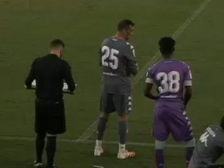 Ya está jugando: Claudio Bravo debutó en triunfo del Real Betis frente al Almería