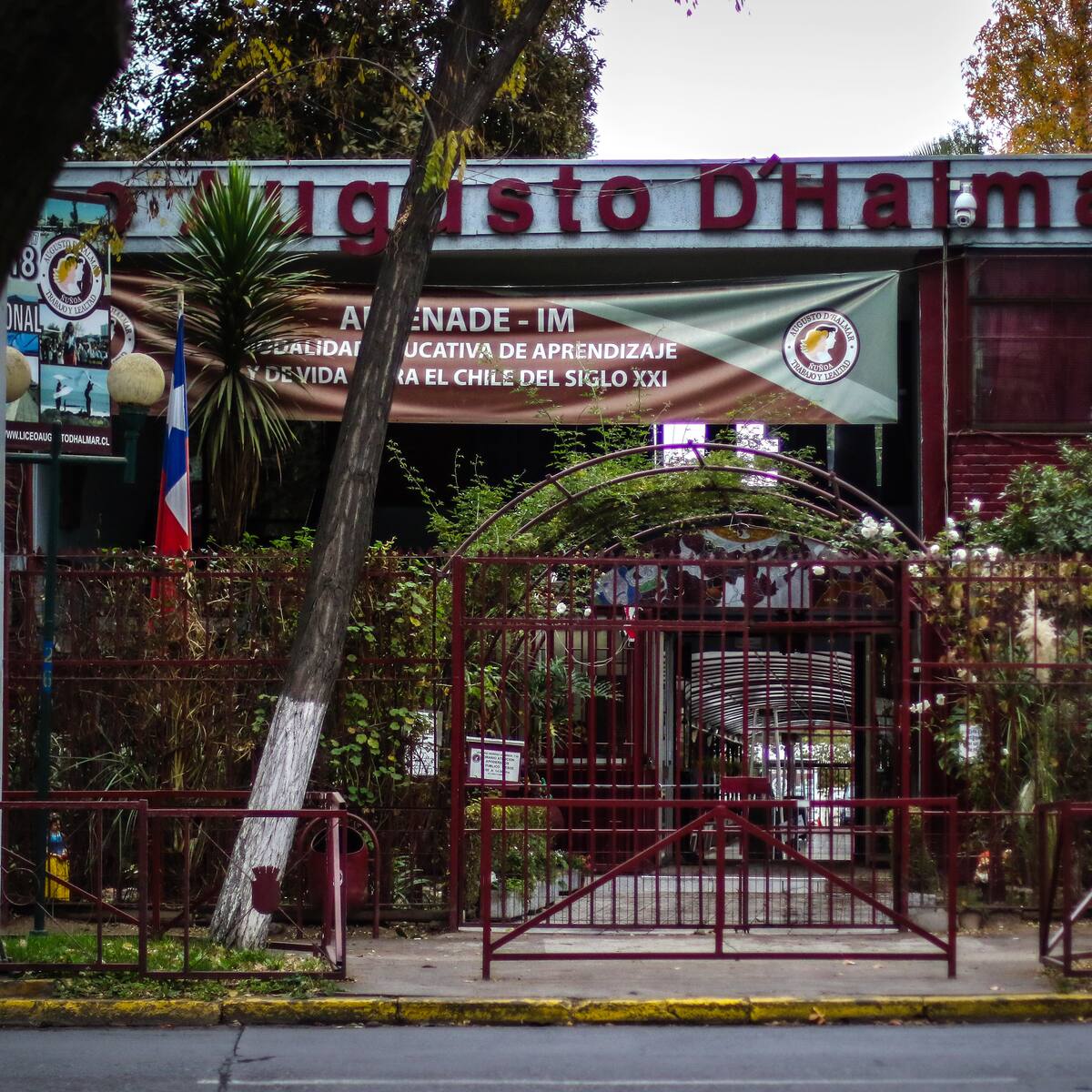 Funcionarios del Liceo Augusto D’Halmar respaldan paro de estudiantes: aseguran que ha sido de forma pacífica