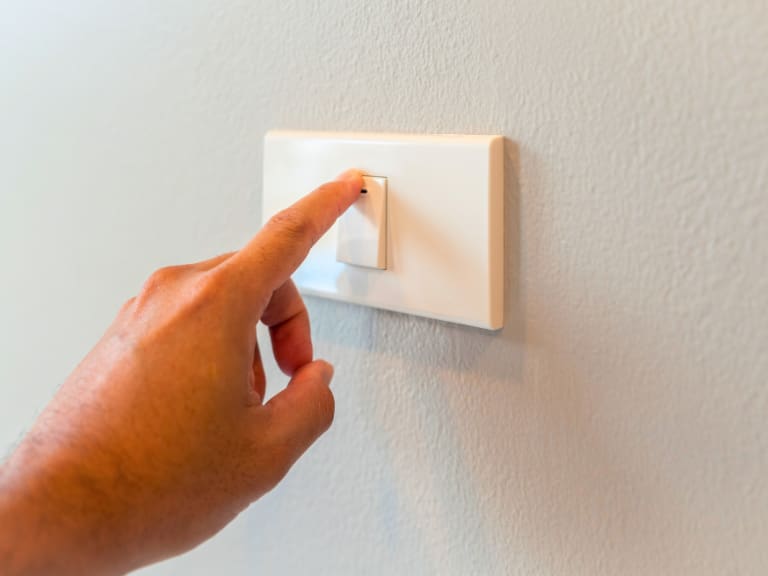 Corte de luz en Santiago este miércoles 11 de marzo: Enel confirma interrupciones en 8 comunas de la RM