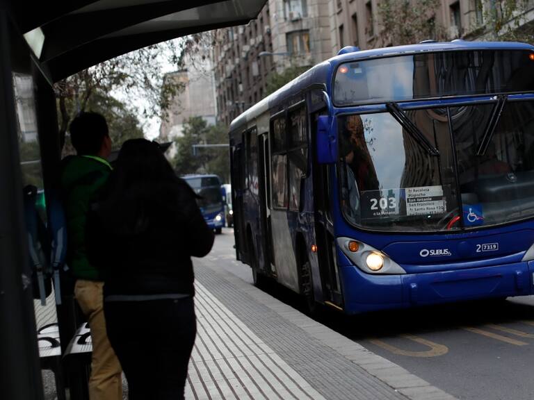 Hombre es apuñalado al interior de bus del transporte público