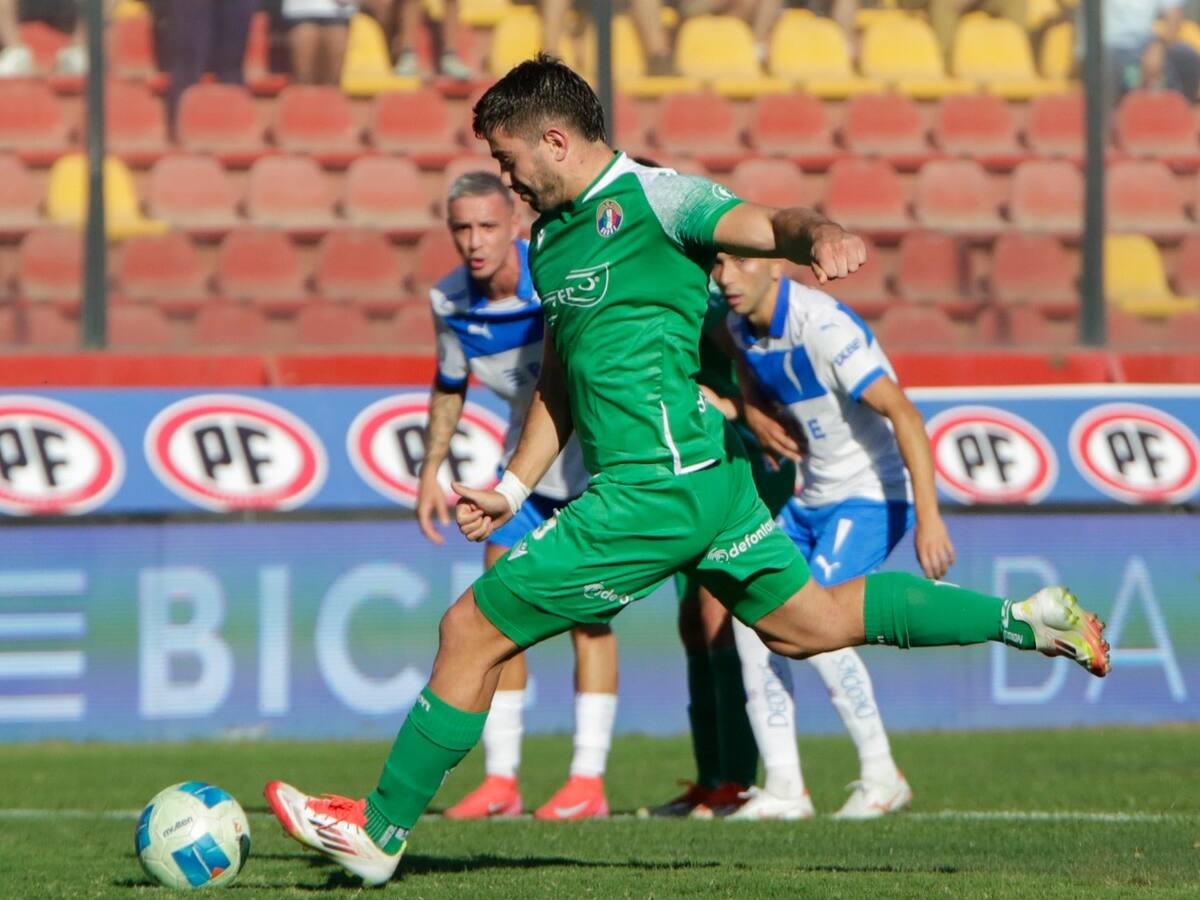Luchando, la UC impuso sus términos ante Audax en el debut de ambos por el Campeonato Nacional