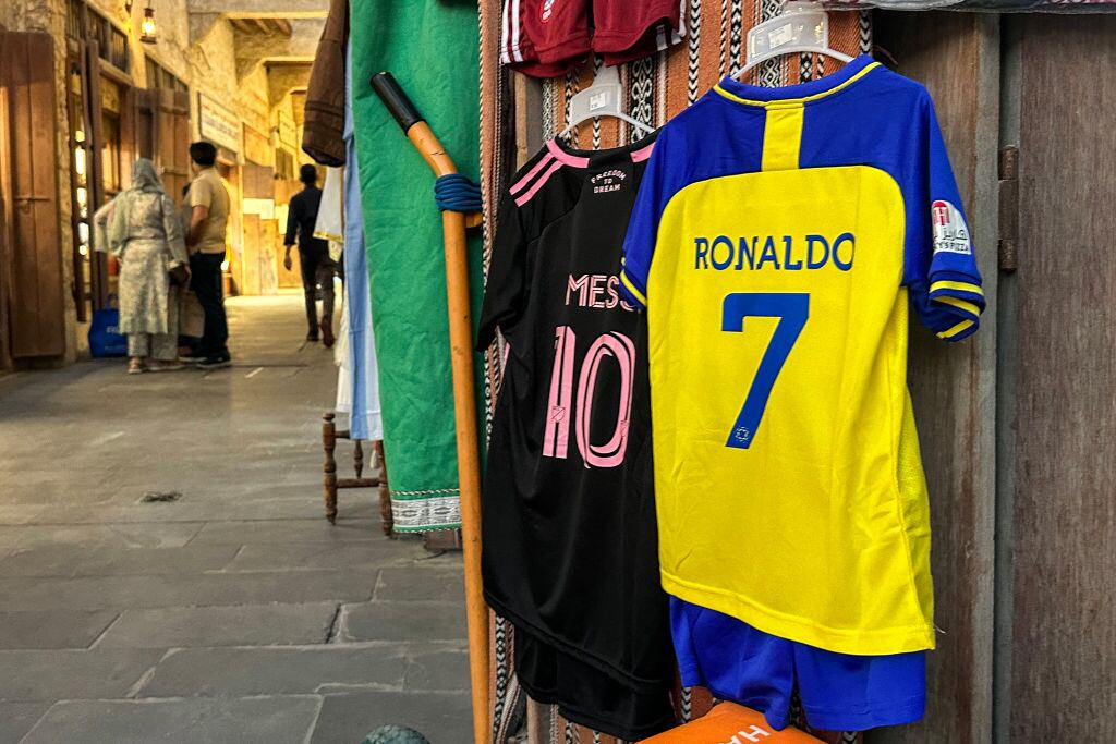Cristiano y Messi siguen liderando a los mejores pagados del fútbol mundial