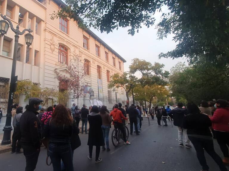 Servel anunció que las personas que estén en fila de espera podrán votar pasada la hora oficial