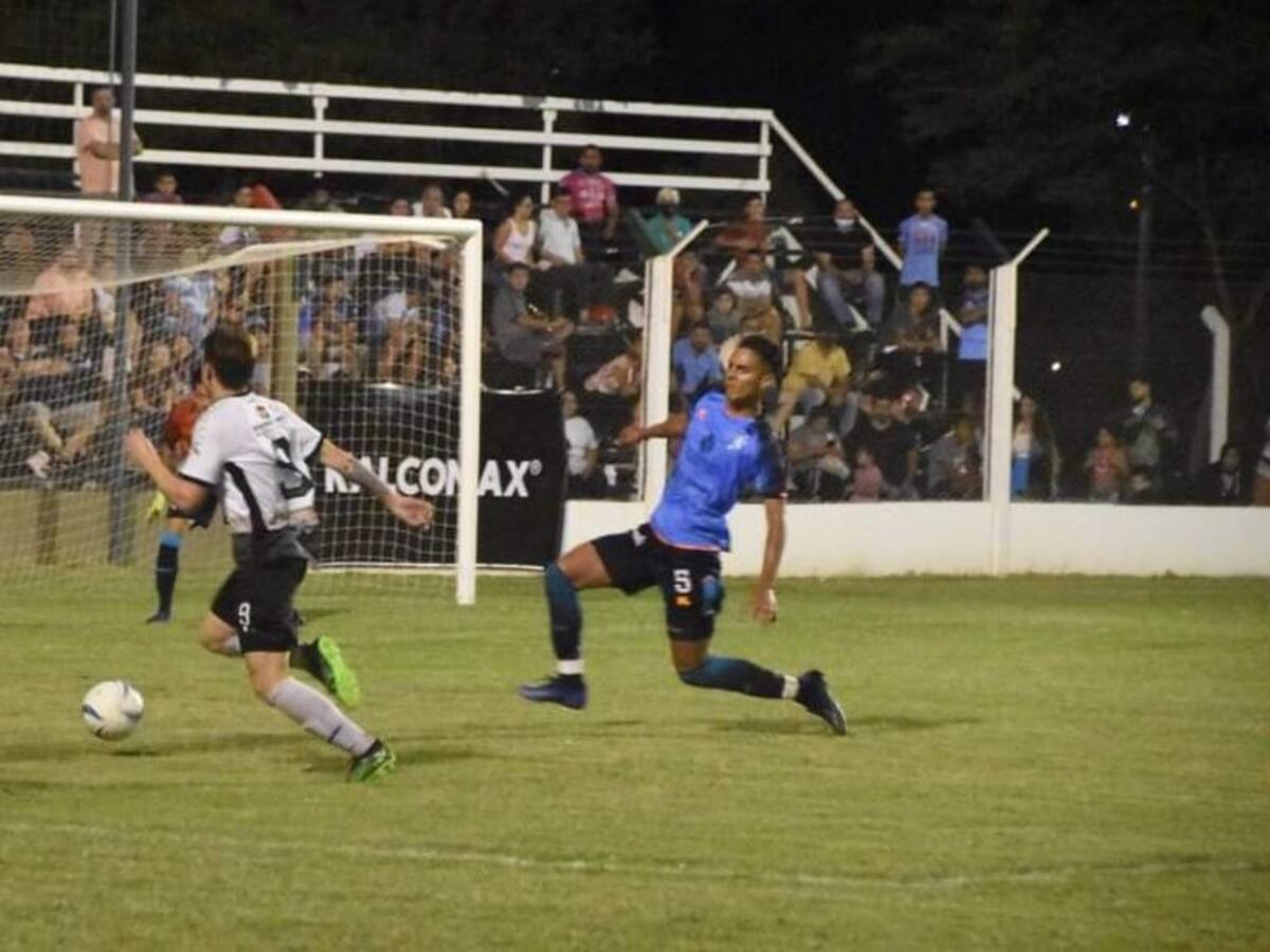 Insólito: partido en Argentina se jugó a cancha llena a pesar de las restricciones por Covid-19