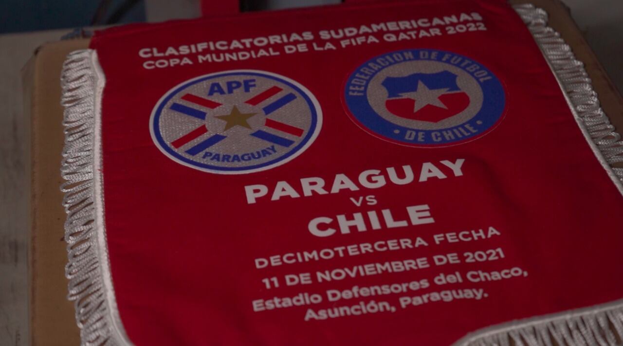 El particular mensaje del banderín que Chile intercambiará con Paraguay en Asunción
