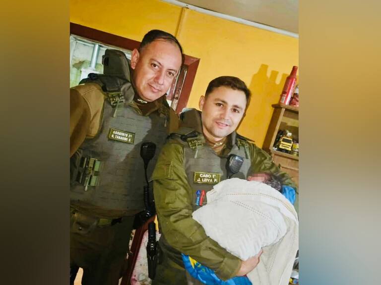 Dos carabineros asisten parto de mujer en región de Valparaíso: fueron alertados mientras patrullaban el sector durante la madrugada