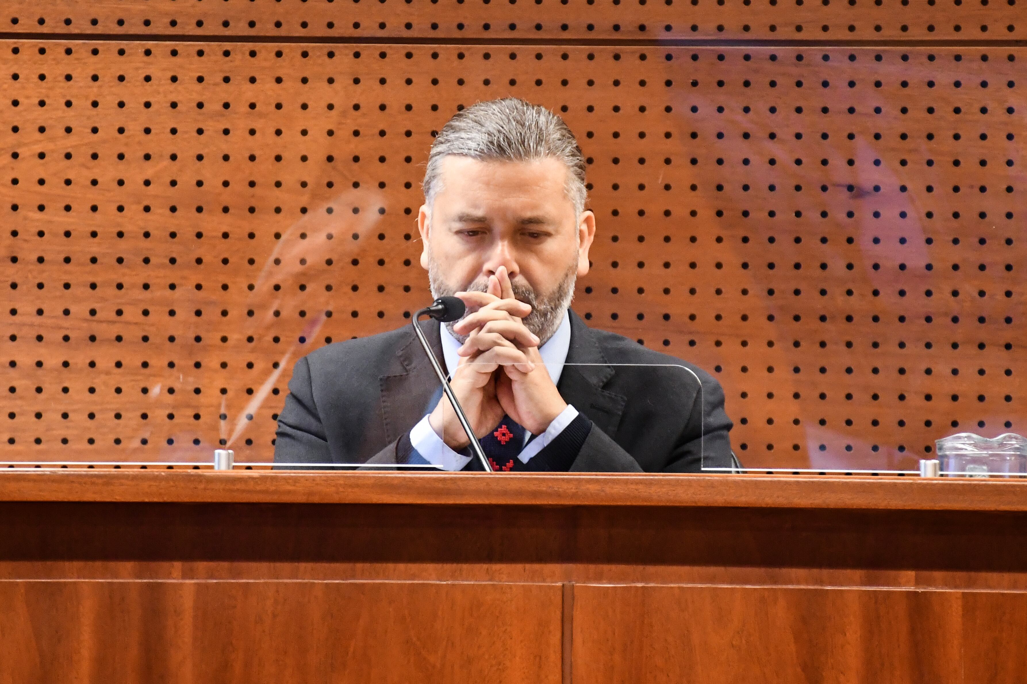 08 de Noviembre del 2023 / SANTIAGO
Juez Daniel Urrutia.
El 7° Juzgado de Garantía de Santiago realiza la Audiencia de Cautela de Garantia del caso Luminarias LED, en el que la Fiscalía de Ñuble presentó acusación contra 19 imputados y 9 empresas del grupo Itelecom.
VICTOR HUENANTE / AGENCIAUNO