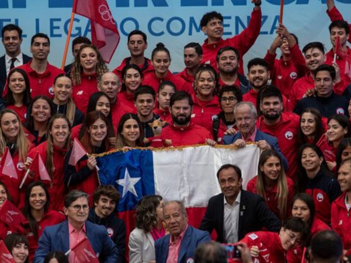 Presidente Boric recibe a deportistas del Team Chile a días de Santiago 2023: «El país completo está orgulloso»