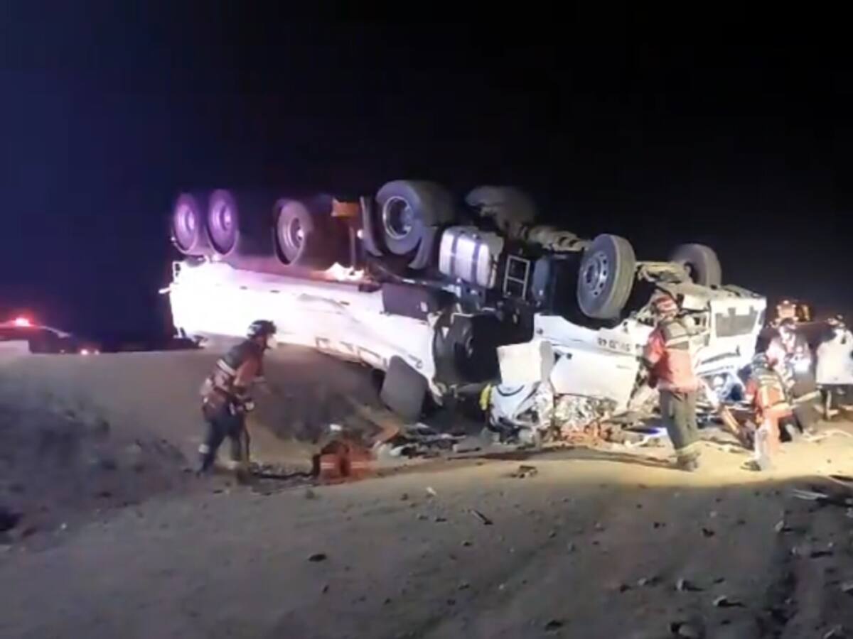 Camión que transportaba cobre se vuelca en plena ruta en Antofagasta: conductor murió