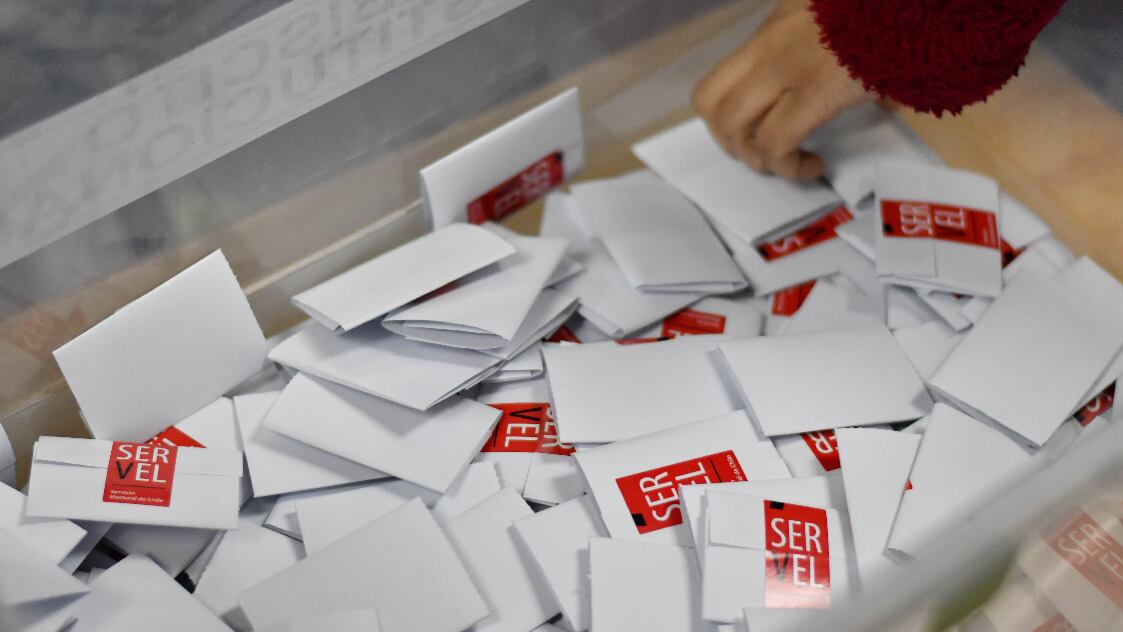 Encuesta Cadem: 50% de los encuestados apoya un plebiscito de entrada