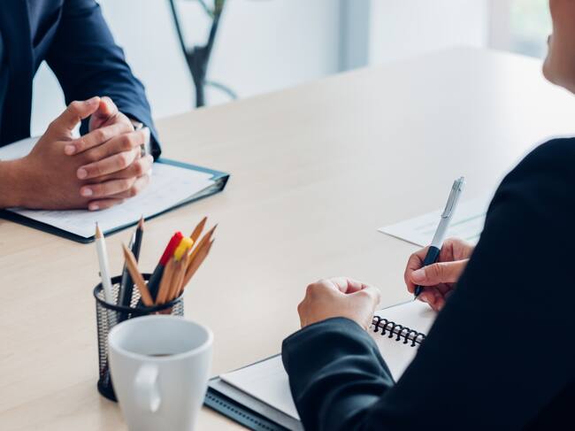 Sence ofrece trabajos con sueldos desde los $1.2 millones: revisa cómo postular (sin salir de tu casa)