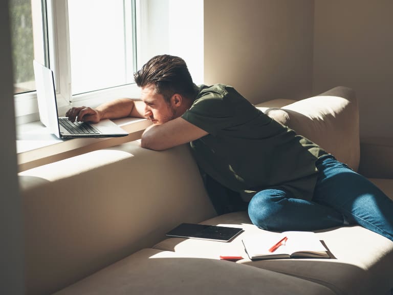 Qué son los “nini”: el grupo de jóvenes que va en aumento en Chile y por qué les cuesta tanto encontrar trabajo