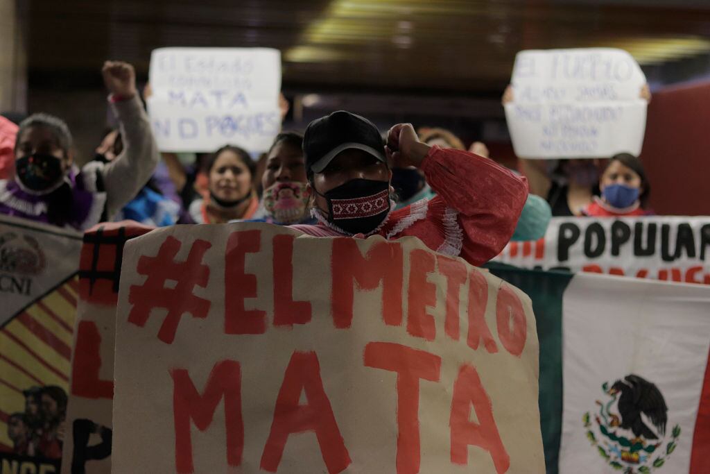 Manifestación en contra de los responsables del metro de la Ciudad de México