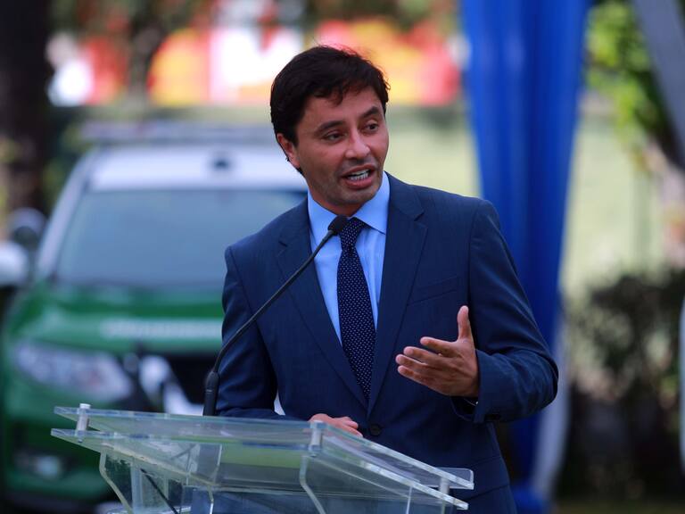 30 de Diciembre del 2020/ SANTIAGO
El ministro del Interior, Rodrigo Delgado junto al alcalde de La Florida Rodolfo Carter, participan en la entrega de 20 patrullas blindadas por parte de la comuna a Carabineros para reforzar el trabajo policial en la comuna, esto esto a propósito del incremento de delitos violentos como “portonazos” y “encerronas”, en medio de la pandemia de covid-19.
Fotos: JOSÉ FRANCISCO ZUÑIGA/ AGENCIAUNO