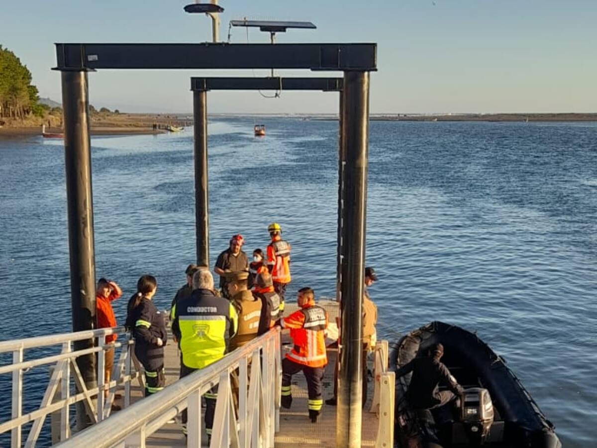 Volcamiento de embarcación en Río Toltén deja dos muertos: uno de ellos está desaparecido