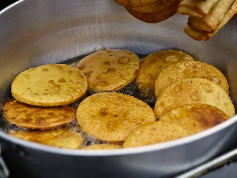 ¿Por qué se le dice “sopaipa” a la sopaipilla? Este es el curioso origen detrás del nombre