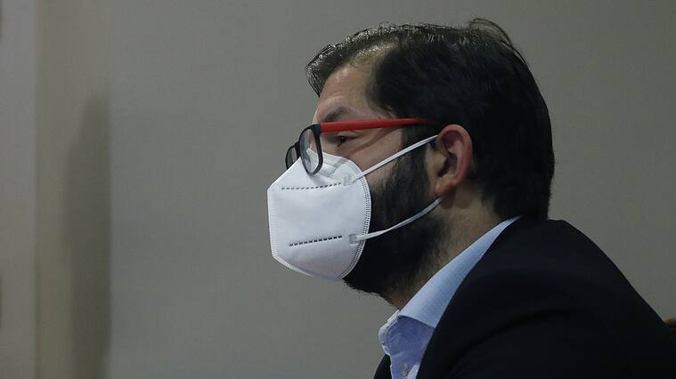 25 de Abril de 2022/SANTIAGOEl Presidente de La Repulica,Gabriel Boric Font, junto a sus ministros de la Segpres,Hacienda,Interior, Mujer y Voceria de Gobierno, durante el Comit Poltico que se desarrolla en el Palacio de La Moneda.
FOTO:CRISTOBAL ESCOBAR/AGENCIAUNO
