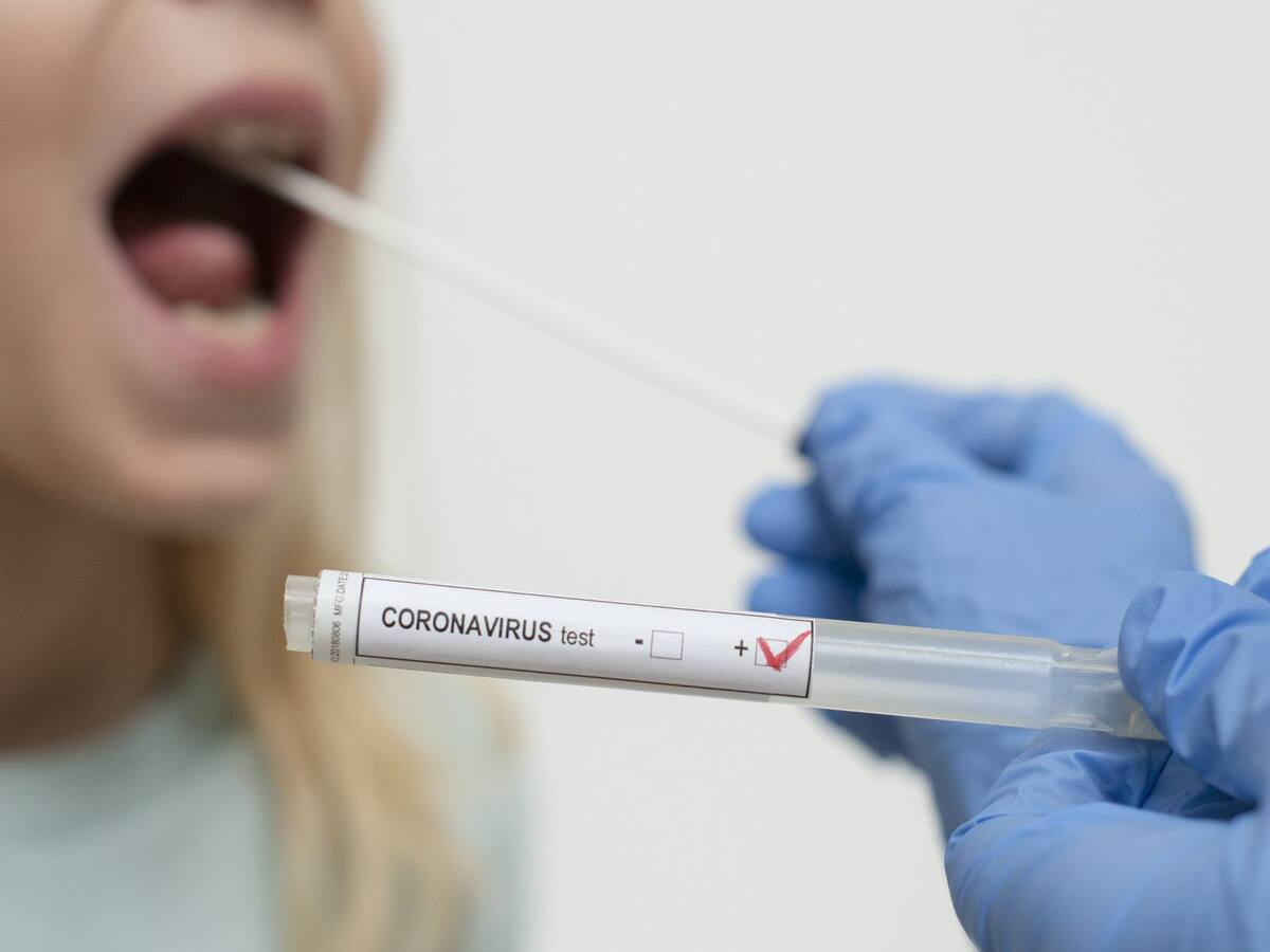 Periodista denunció que tras 26 días de cuarentena, sigue dando positivo por coronavirus