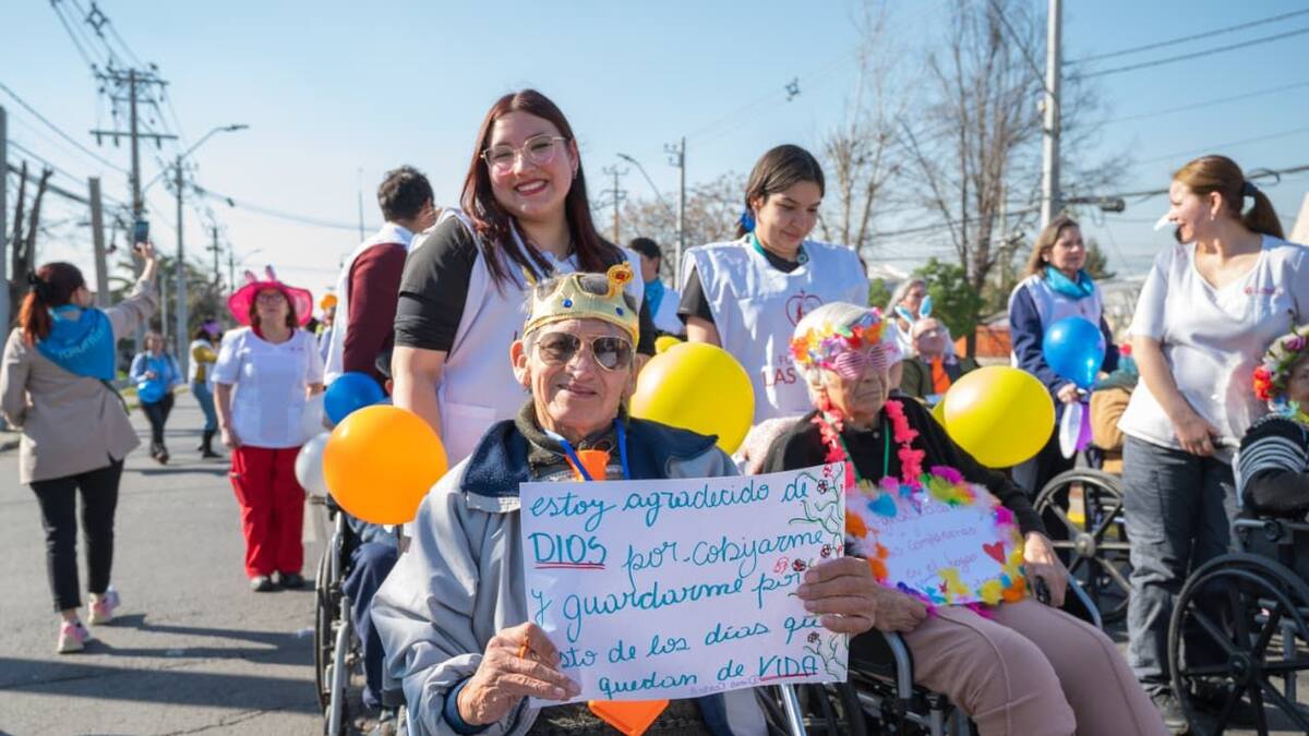 La emotiva razón que llevará a cientos de adultos mayores a las calles de 8 comunas de Chile