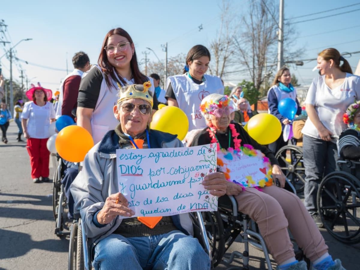 La emotiva razón que llevará a cientos de adultos mayores a las calles de 8 comunas de Chile