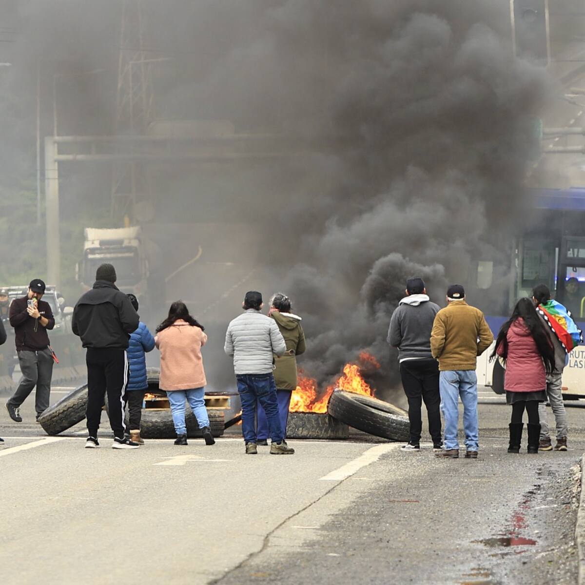 Protesta en Penco: vecinos bloquean Ruta 150 por reiteradas inundaciones en sus viviendas