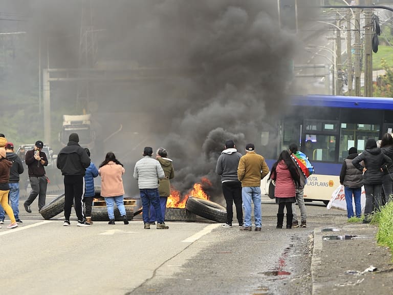 Protesta en Penco: vecinos bloquean Ruta 150 por reiteradas inundaciones en sus viviendas