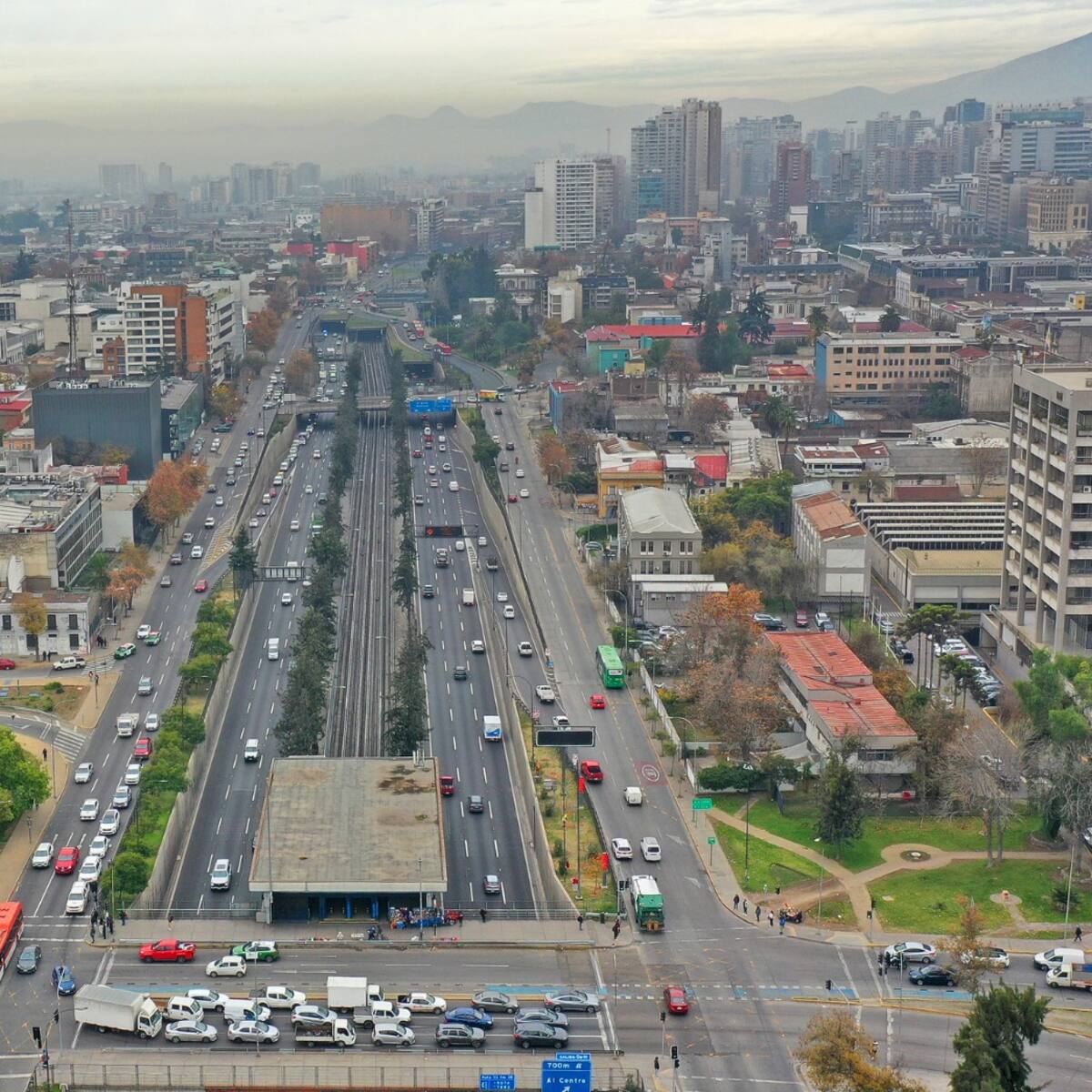 “No es prioridad”: Gobierno frena proyecto de parque urbano en Autopista Central anunciado por expresidente Boric