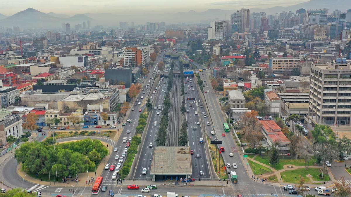 “No es prioridad”: Gobierno frena proyecto de parque urbano en Autopista Central anunciado por expresidente Boric