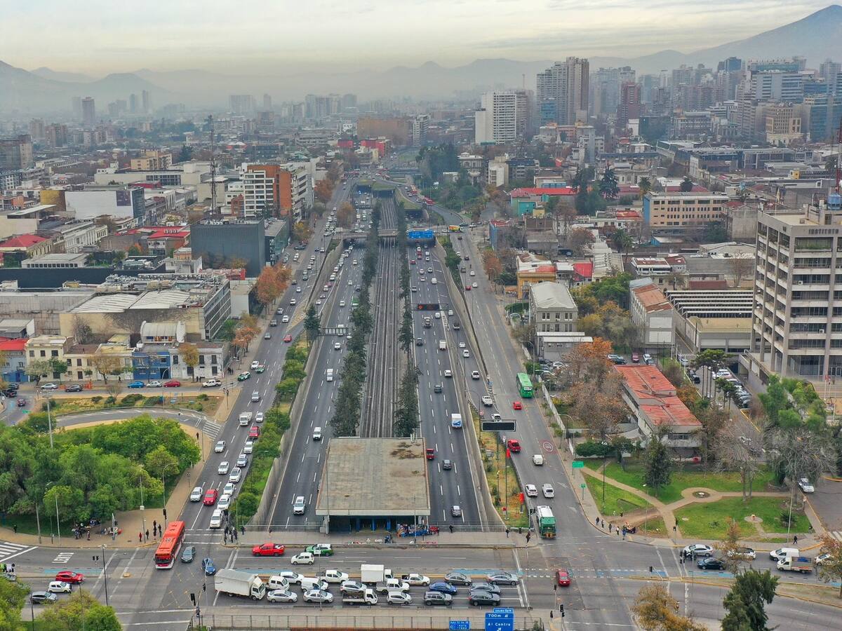 “No es prioridad”: Gobierno frena proyecto de parque urbano en Autopista Central anunciado por expresidente Boric