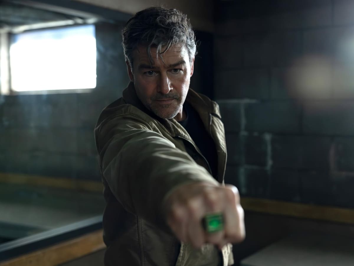 “Linternas” llega a HBO Max y reinventa a Linterna Verde como detective en un oscuro thriller policial