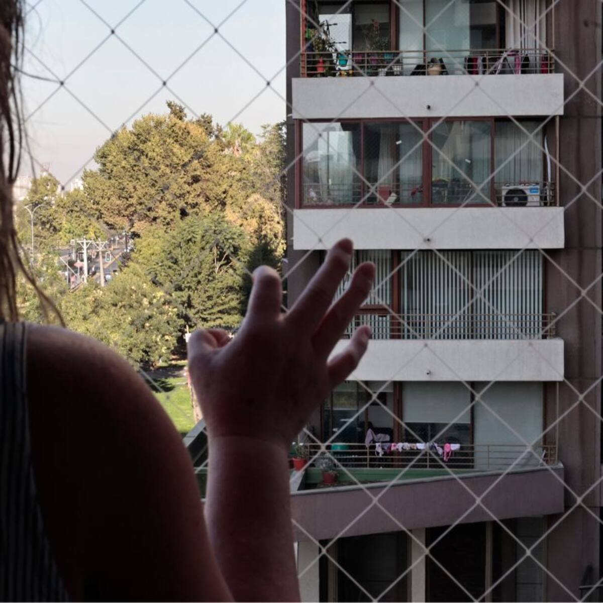 Tras caída de niño en edificio: diputados exigen urgencia a proyecto que obliga instalación de mallas