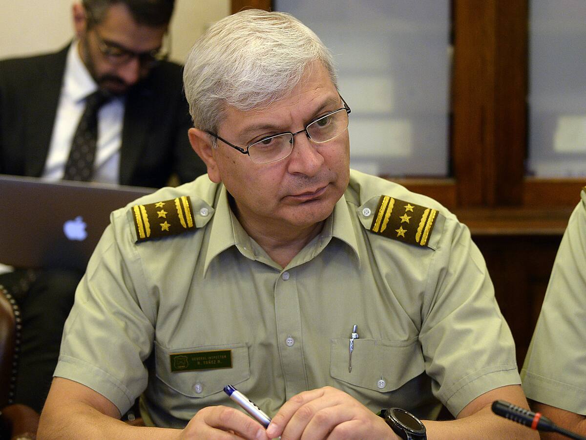 “Usted es el fiel reflejo de lo que es la institución”: general Yáñez felicita a carabinero que mató a ladrón de celular en Santiago