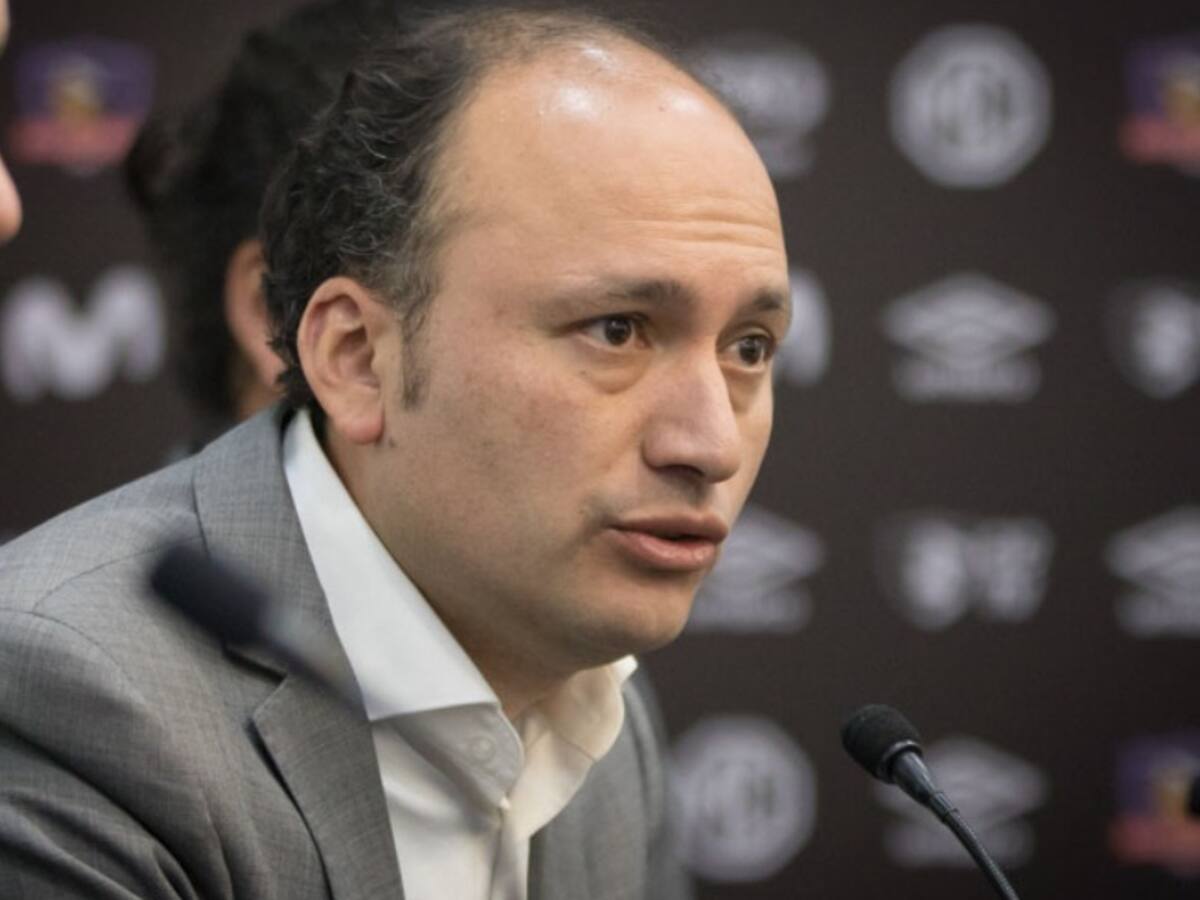 Presidente del CSD Colo Colo amenaza con presentar una queja formal contra Lorenzo Antillo por dichos sobre el club