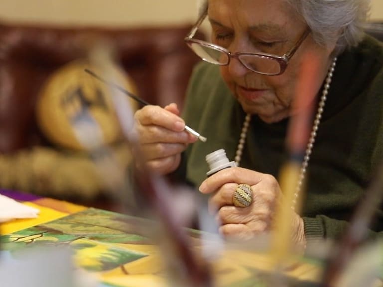 Beto Cuevas presenta a Marujita, tarotista de 88 años, creadora de «La cumbia del encierro»: «Me la sopló un ángel»