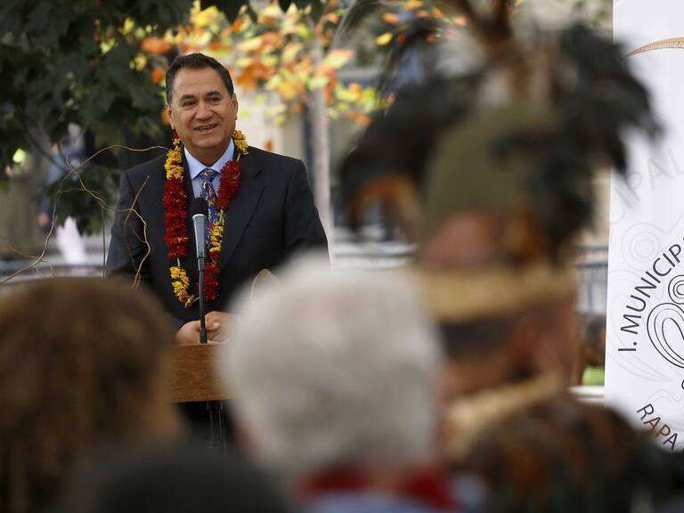 11 de Mayo de 2016/SANTIAGOHomenaje en el monumento al ex Mandatario Eduardo Frei Montalva ,para conmemorar los 50 años de la Ley Pascua (16.441) dictada bajo su gobierno y que marcó un hito de integración del pueblo Rapa Nui.
En la imágen el alcalde de Isla de Pascua,Pedro Edmunds Paoa.
FOTO: RAFA MARTINEZ/AGENCIAUNO