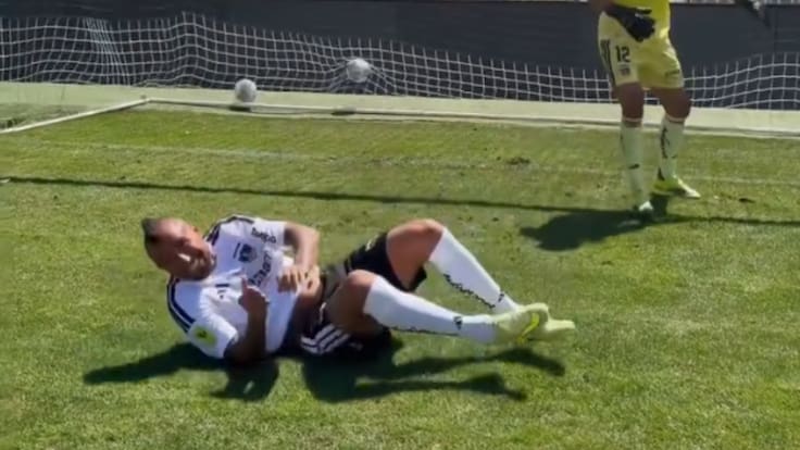 Con chilena incluida: un acrobático Arturo Vidal derrotó a conocido influencer en duelo de habilidades