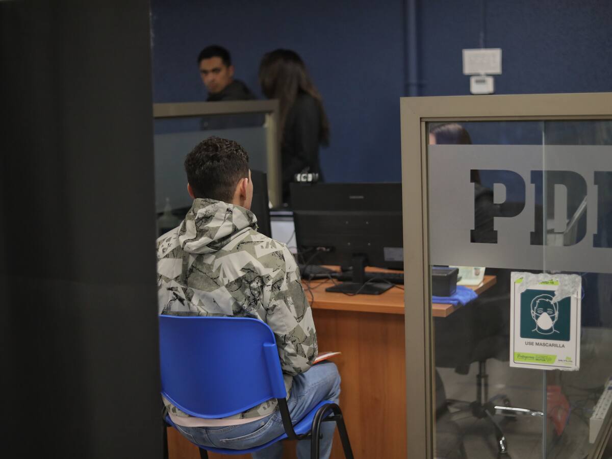 Gobierno evalúa regularización de migrantes empadronados en Chile que cuenten con arraigo laboral y familiar