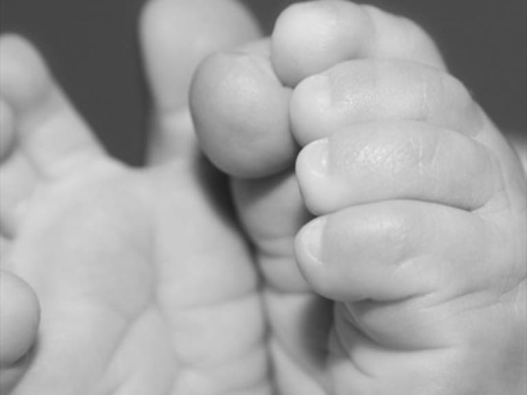 Violencia obstétrica: Los casos en Chile que recuerdan al episodio ocurrido en Guatemala