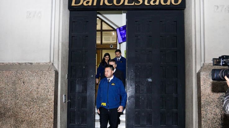 PDI realiza diligencias en sucursal de BancoEstado en Santiago Centro por investigación del Tren de Aragua