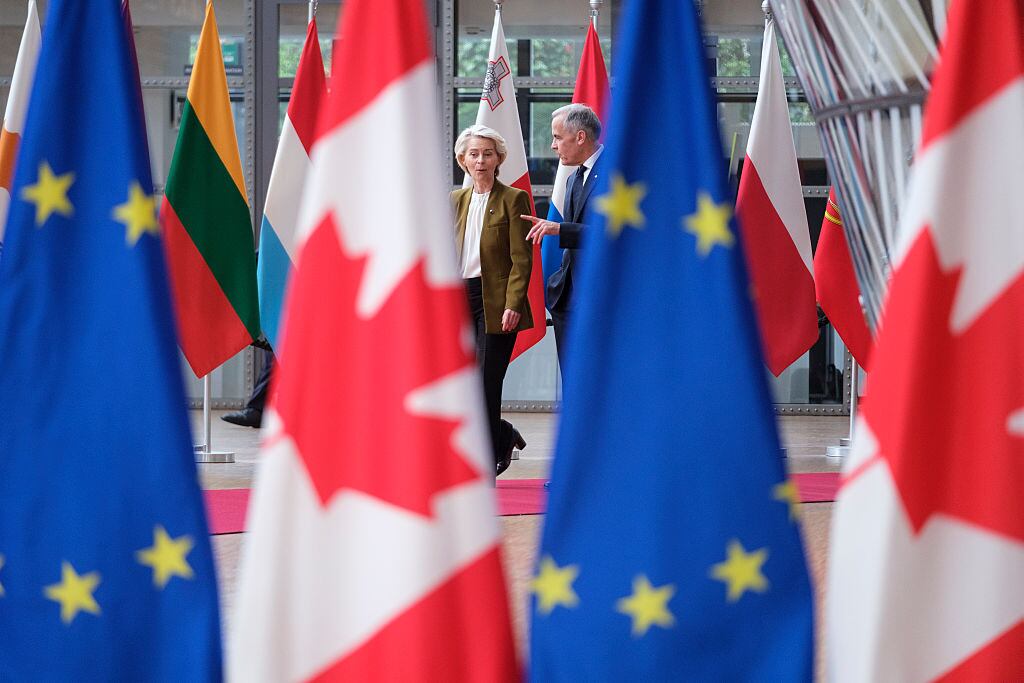 La presidenta de la Comisión Europea, Ursula von der Leyen, junto al primer ministro de Canadá, Mark Carney. Getty Images