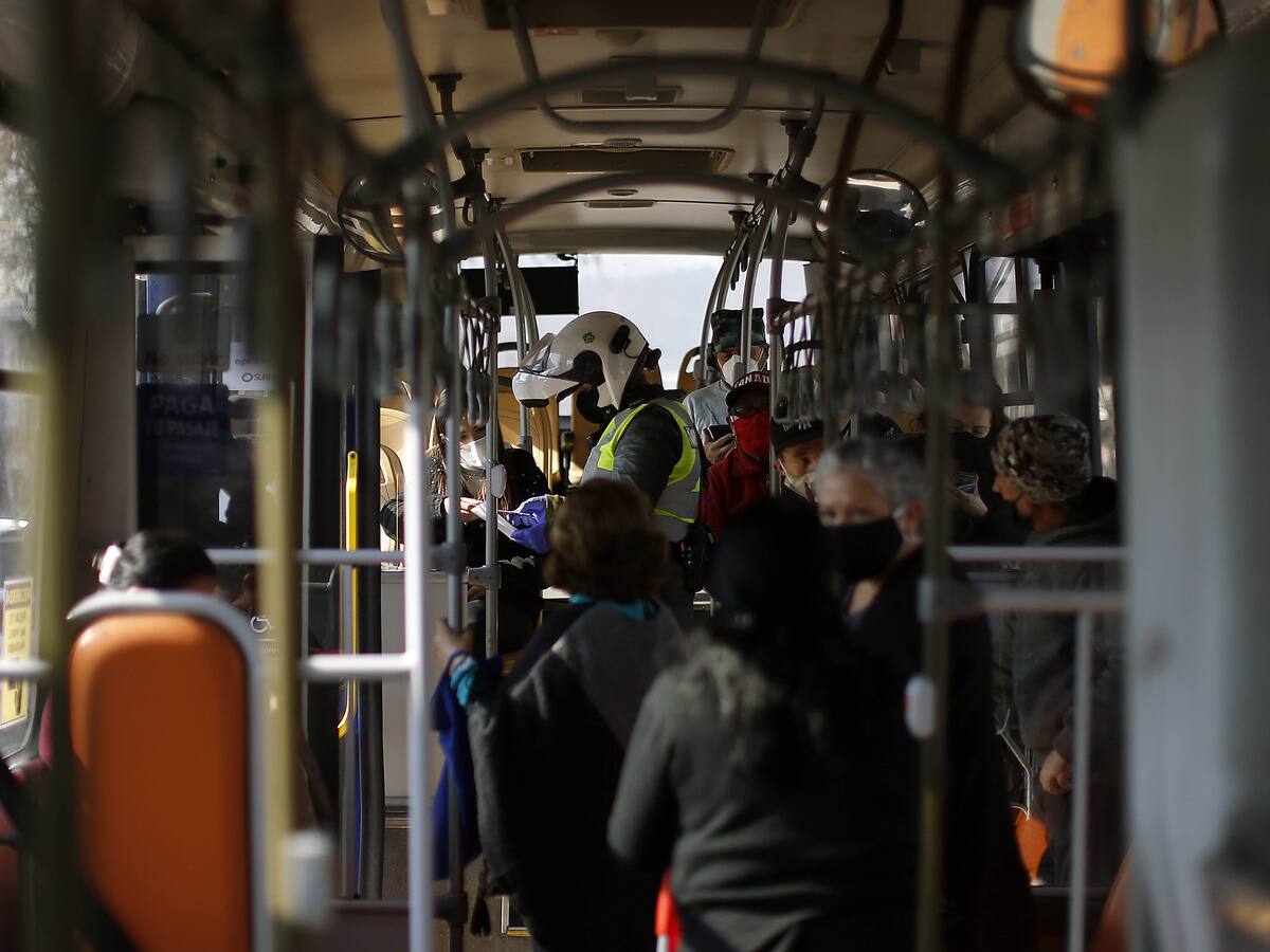 Seis comunas de la Región Metropolitana pasaron a la etapa de transición este lunes
