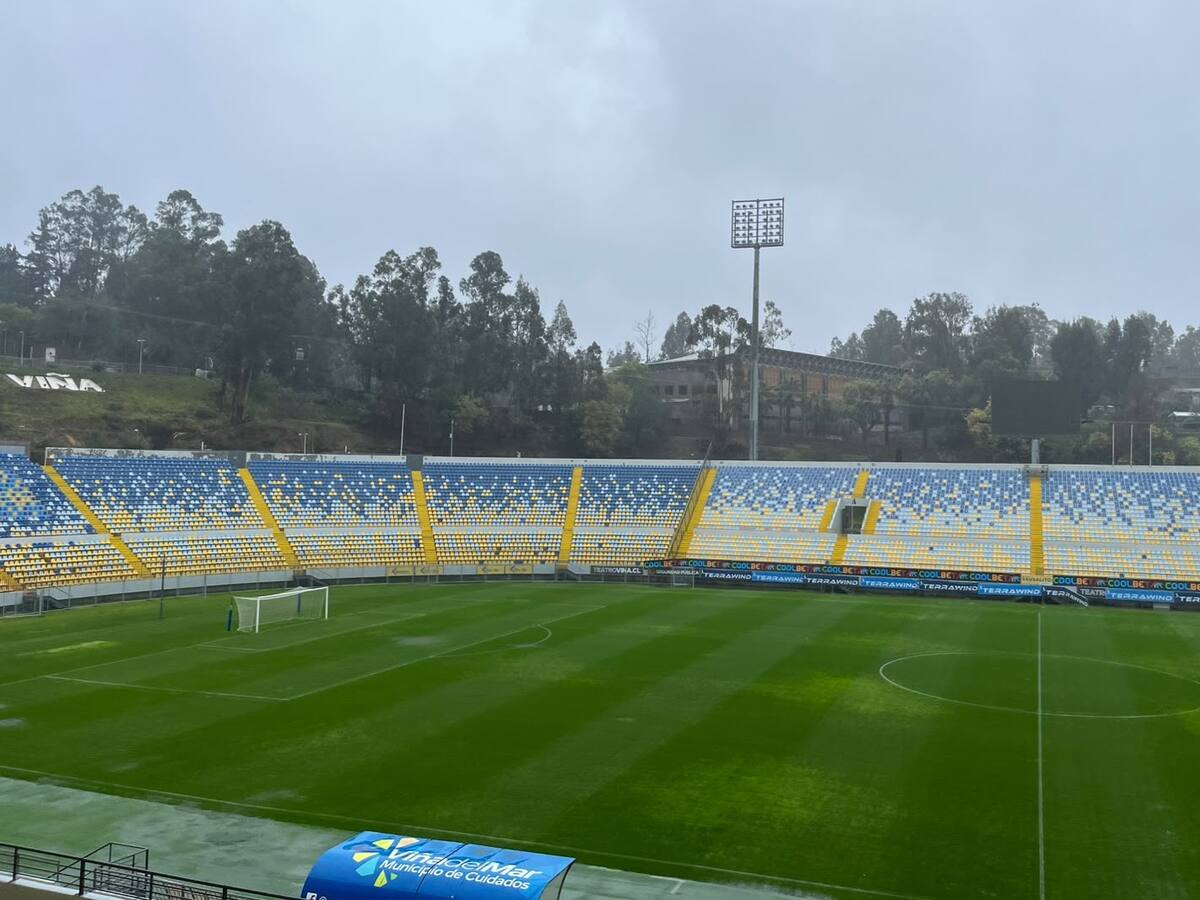 Tras las lluvias y un mes sin partidos: así luce la cancha del Estadio Sausalito para el Everton-Colo Colo