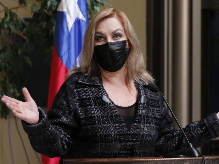 Sexto retiro: Jiles acusa operación política entre Cariola y el Gobierno para no poner en tabla el proyecto