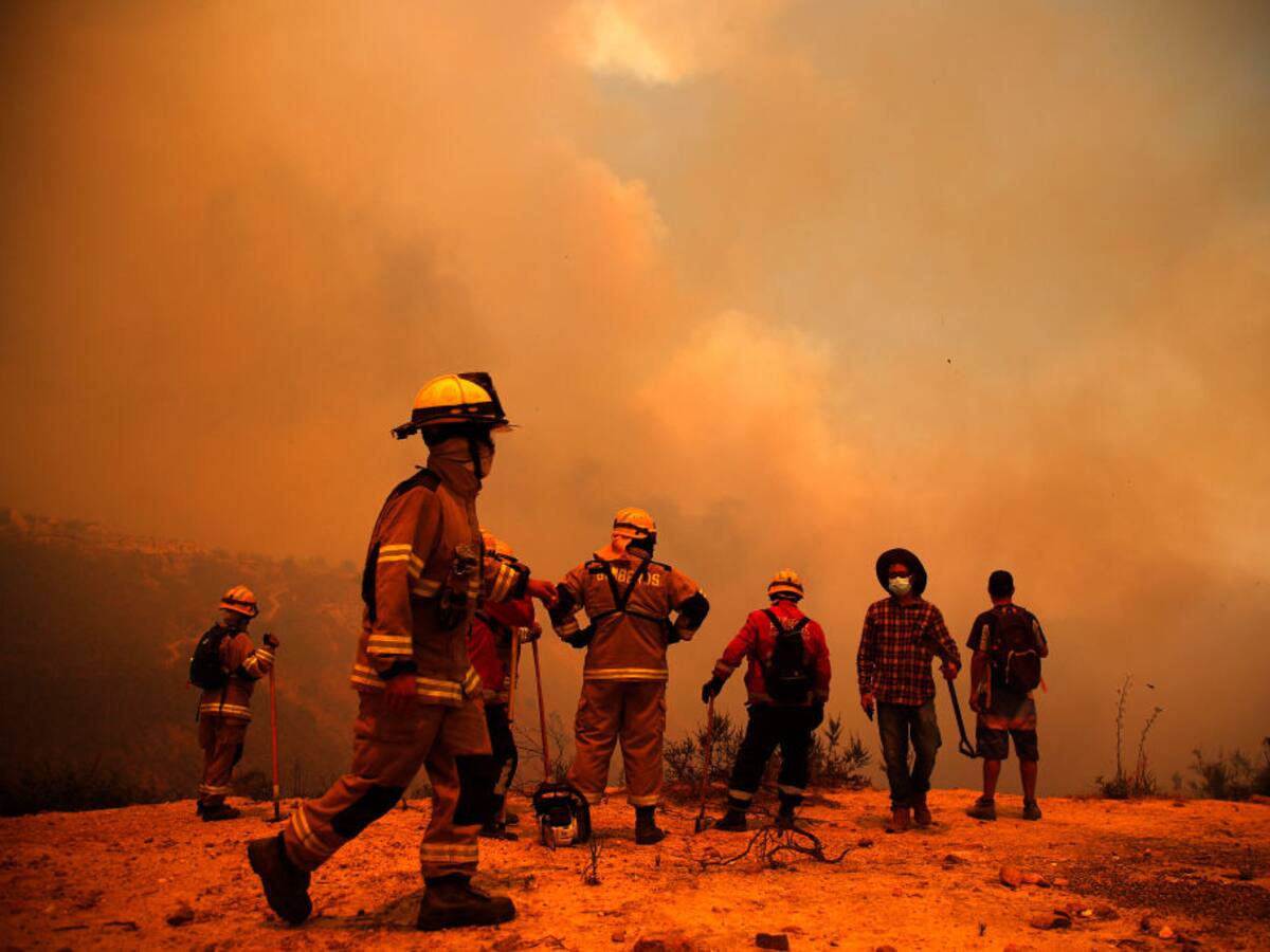 Tres brigadistas mueren combatiendo incendios forestales en La Araucanía